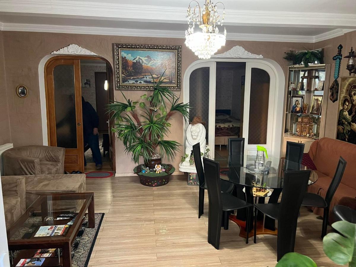 3 Room Flat In Тбілісі Екстер'єр фото