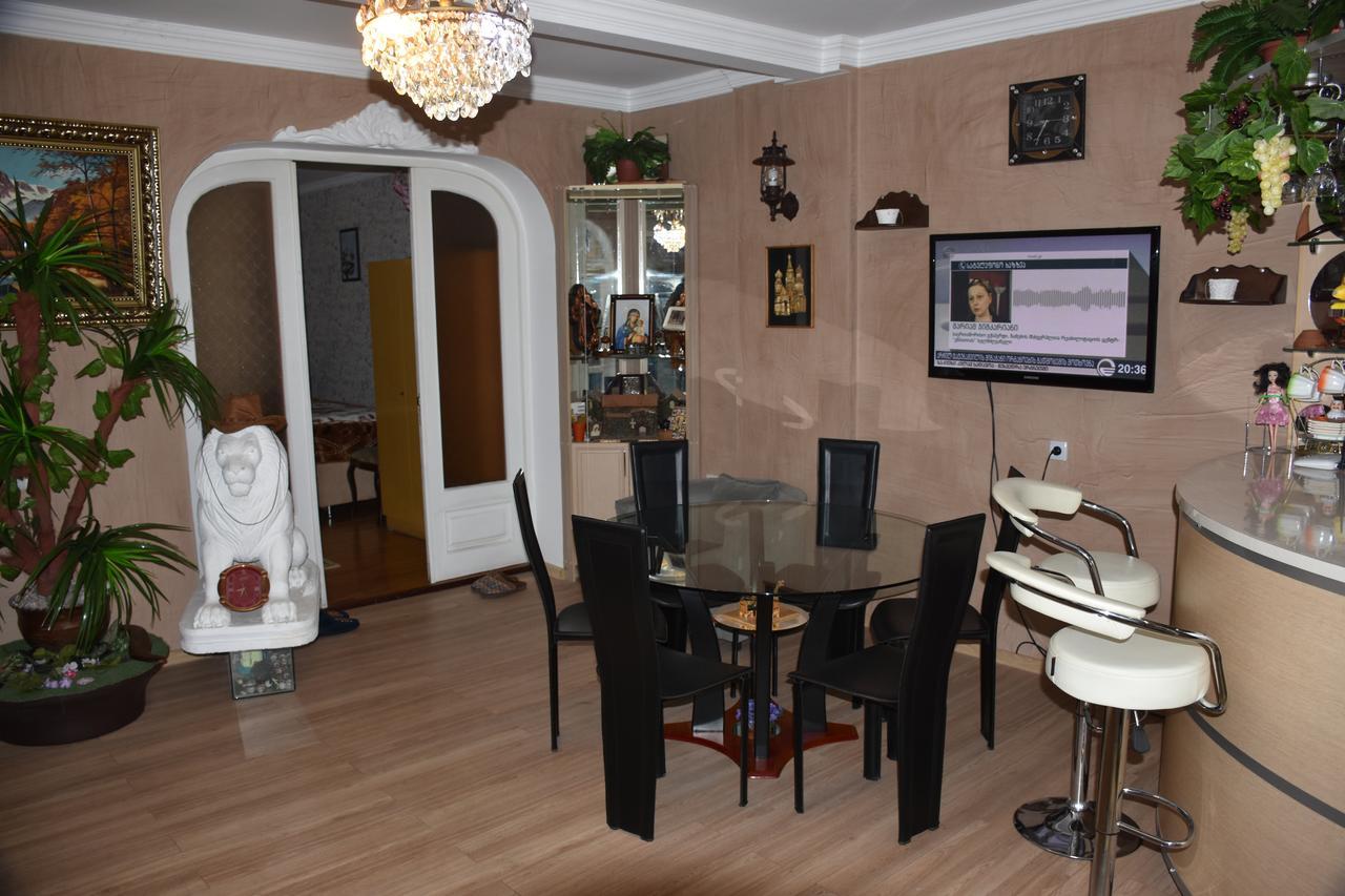 3 Room Flat In Тбілісі Екстер'єр фото